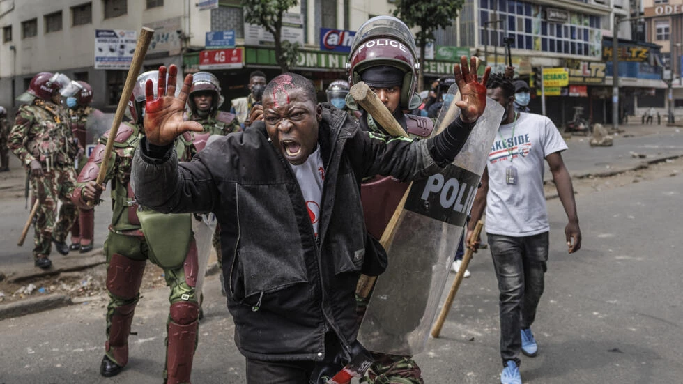 Tear gas, rocks, and looting: Kenya police and protesters clash