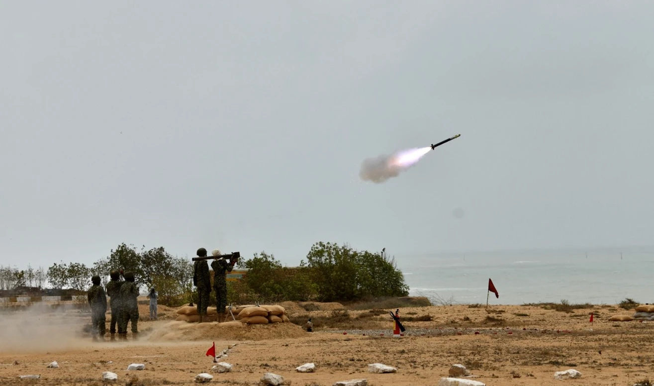 Pakistan Navy sucessfully testfires surface-to-air missile FN-6