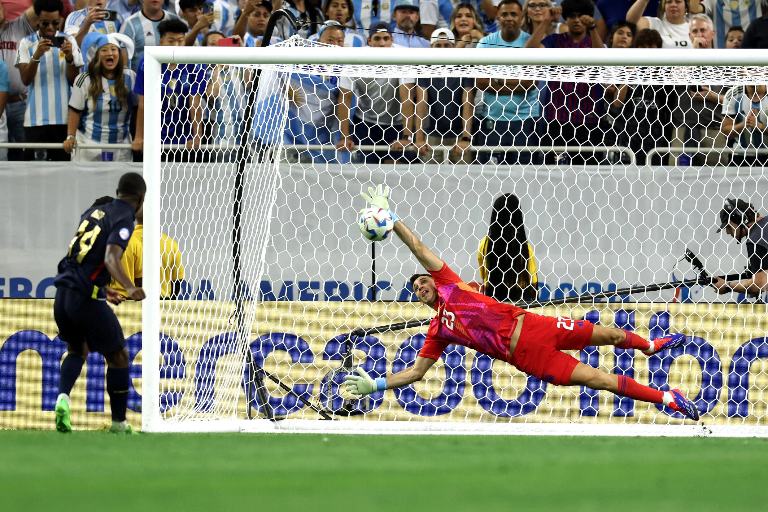 Martinez saves Messi blushes as Argentina beat Ecuador to reach Copa semis