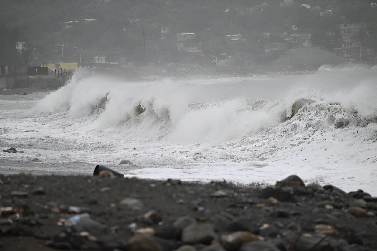 Mexico girds for hit from Hurricane Beryl