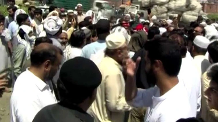 PTI's angry mob forcefully restores power at Rehman Baba Grid Station in Peshawar