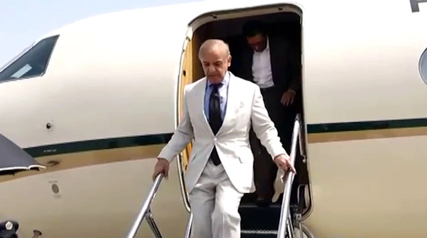 PM Shehbaz arrives in Karachi to hold meeting with business community