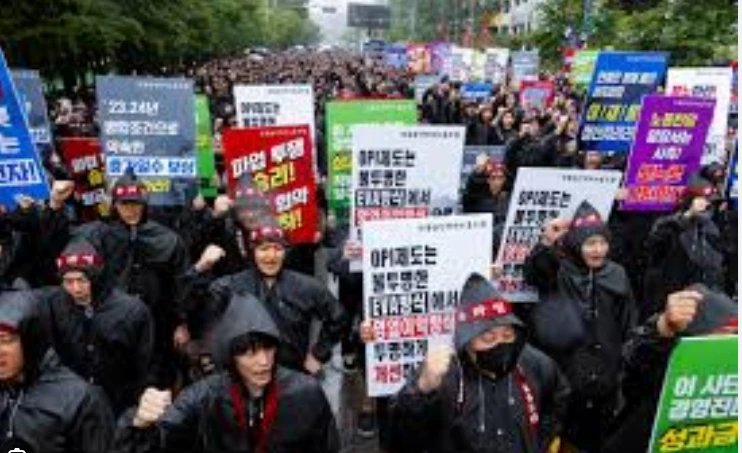 Samsung workers begin three-day general strike over pay