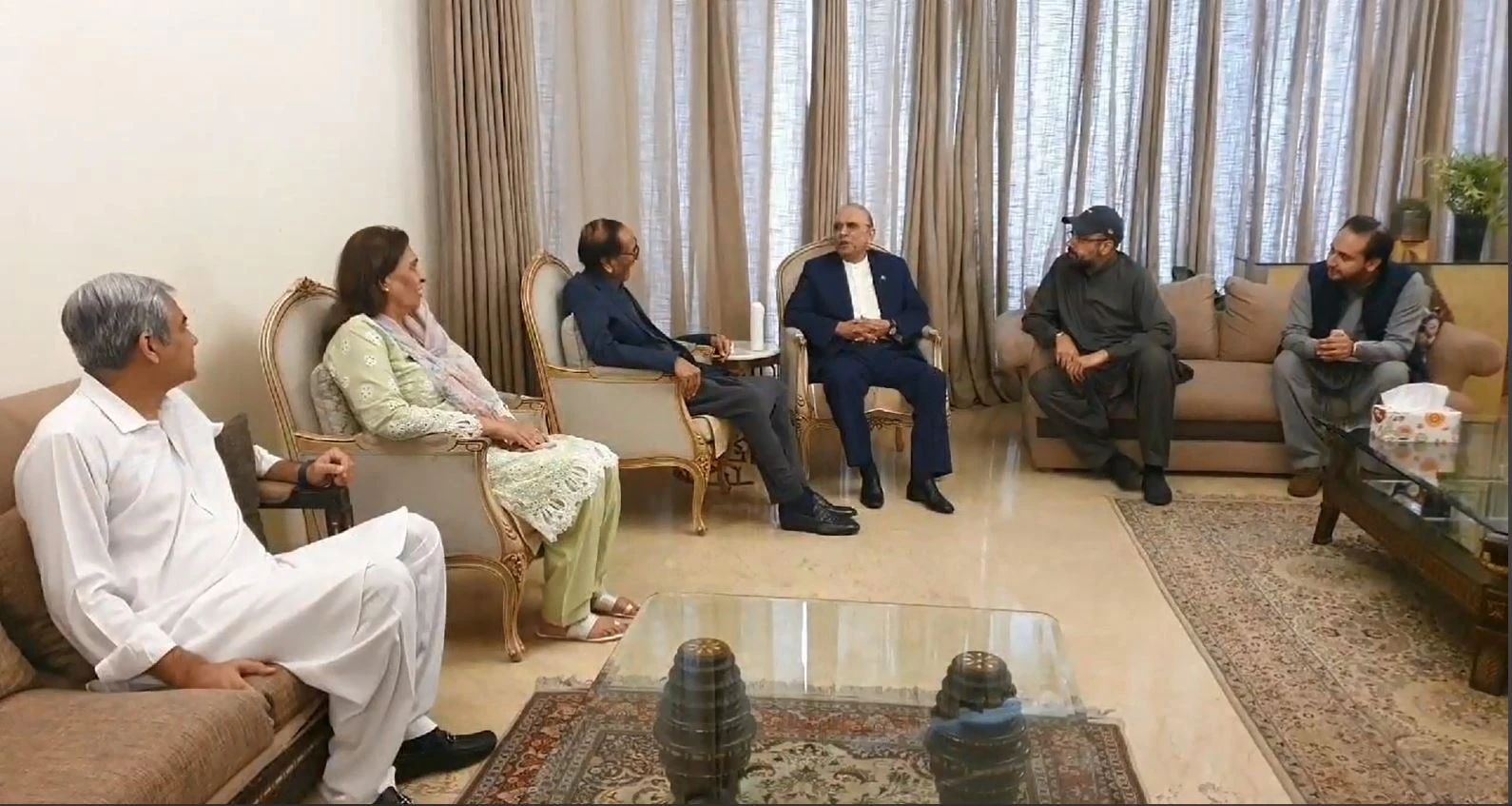 President Zardari visits residence of PML-Q Chief Ch Shujaat Hussain in Lahore