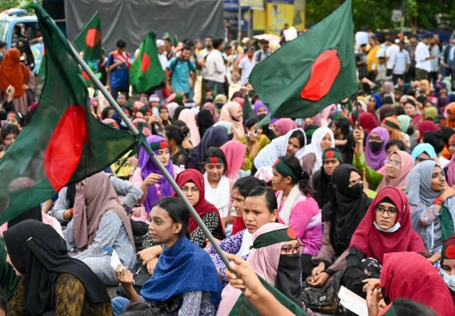 Bangladesh suspends job quotas after student protests