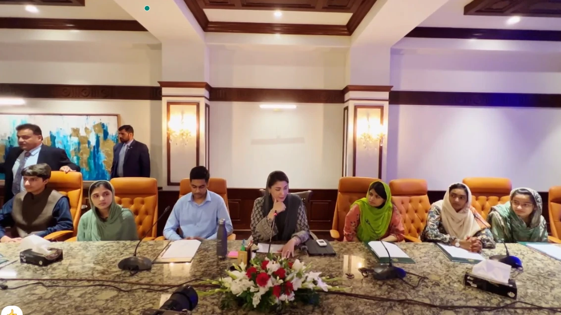 Maryam Nawaz meets with position holders in Matric exams