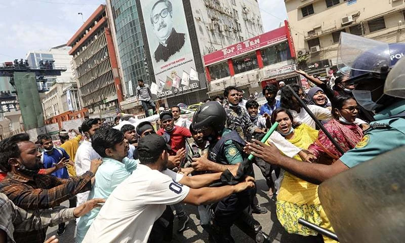 Bangladesh police fire tear gas, rubber bullets at student protesters