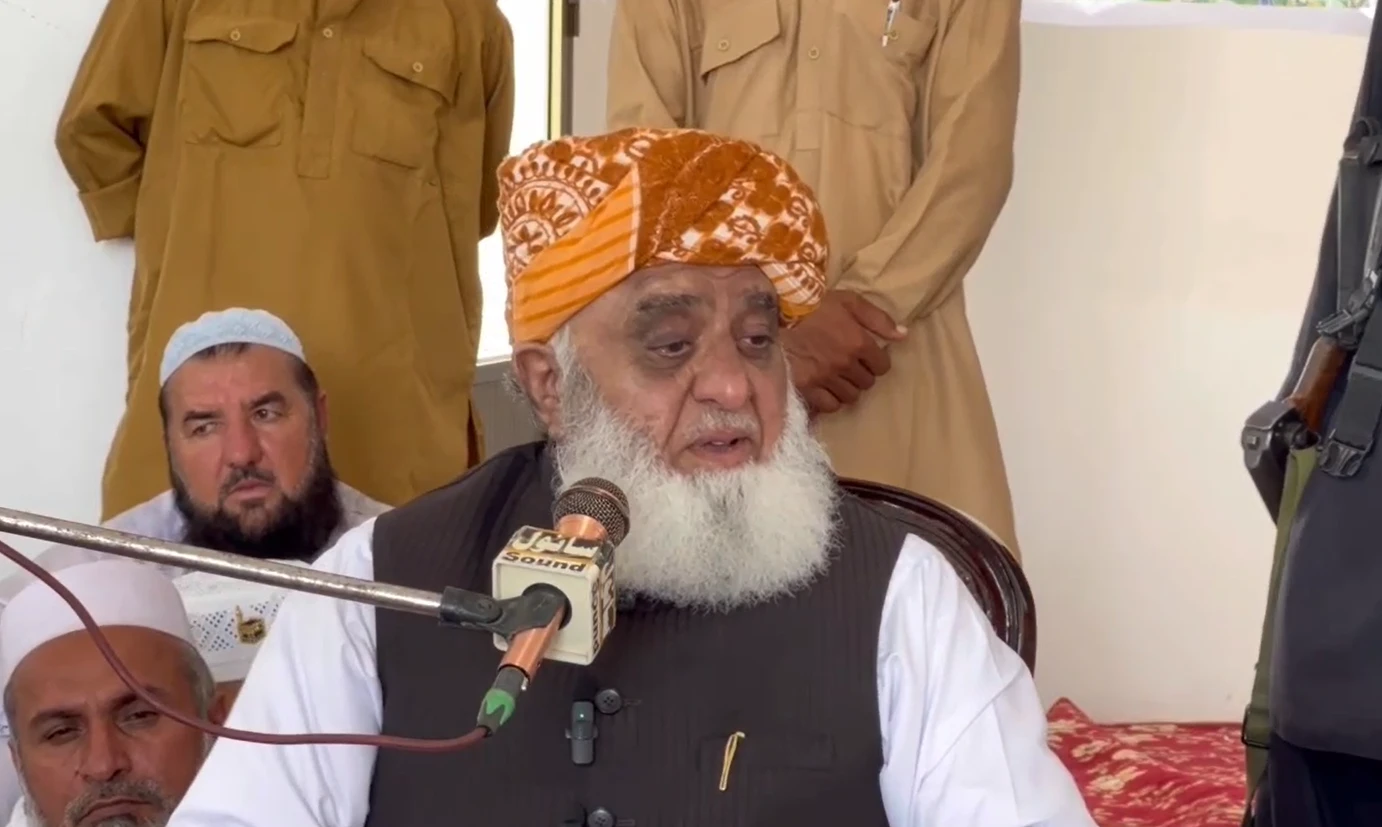 Operation Azm-e-Istehkam: Fazl sticks to his guns