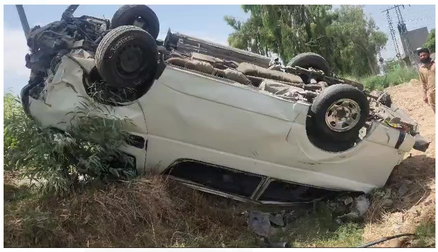 14 injured as passenger van overturns in Islamabad