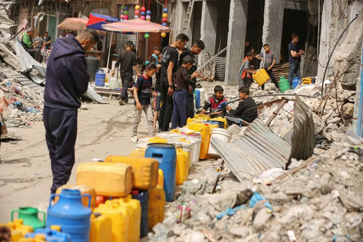 Gaza city says water treatment stops, 700,000 face health 'crisis'