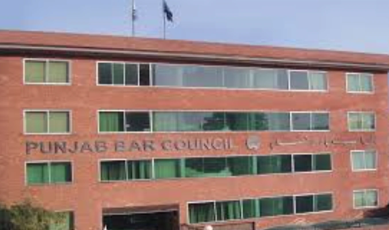 Punjab lawyers to boycott courts against fee increase