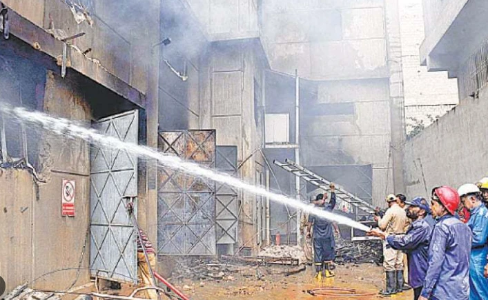 Electronic items destroyed as massive fire sweeps Karachi factory