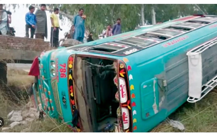 Seven girls injured as college bus overturns in Narowal