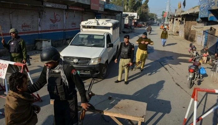 Policeman martyred in terrorist attack on police checkpost in Peshawar