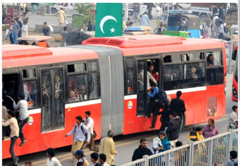 You need to be alert while travelling in public transport, stars caution folks