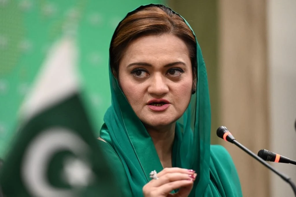 Marriyum Aurangzeb oversees demolition of kilns operating without Zigzag technology in Kasur