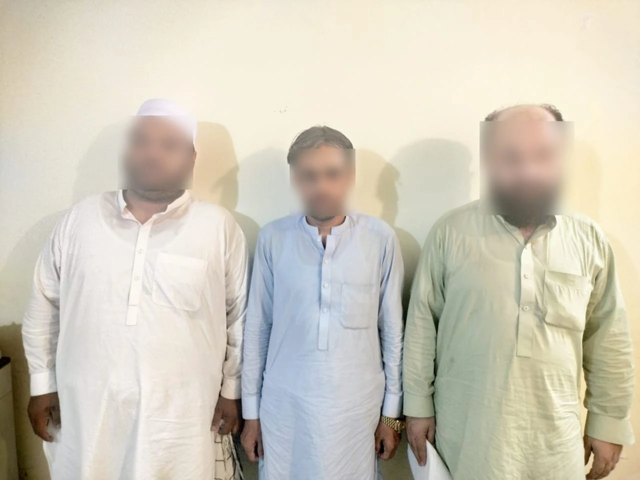 FIA arrests three agents from Peshawar for issuing Pakistani passports to Afghan citizens