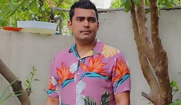 Internet goes wild as Umar Akmal emerges in pink floral outfit