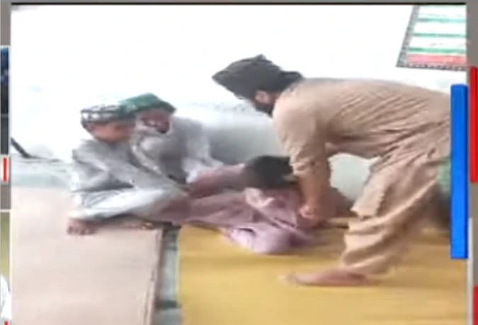 Qari arrested in Faisalabad for brutally beating little student for not memorizing lesson