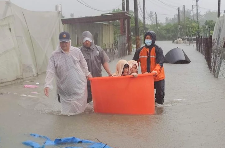 Deadly typhoon hits Taiwan, 9 sailors missing after ship sinks