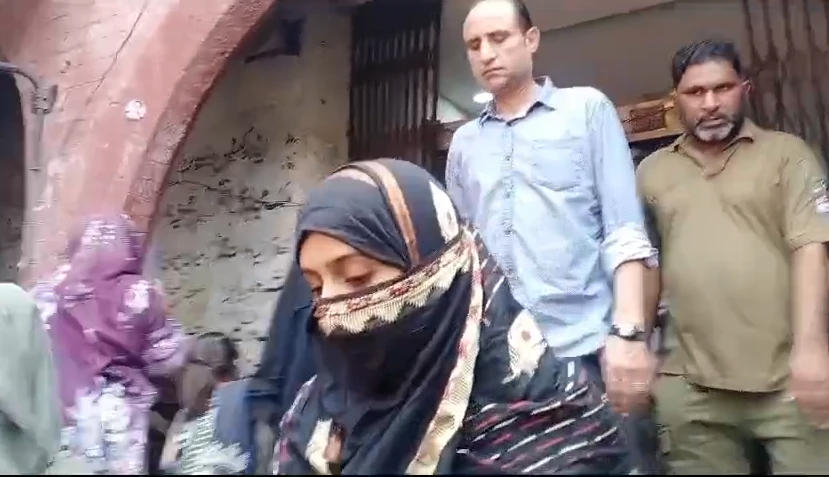 Amina handed over to police on 4-day physical remand in Khalilur Rehman honey-trap case