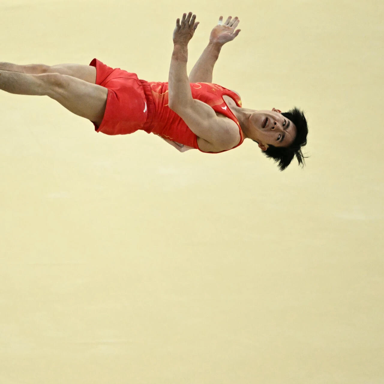 China edges past Japan as Olympic gymnastics kicks off