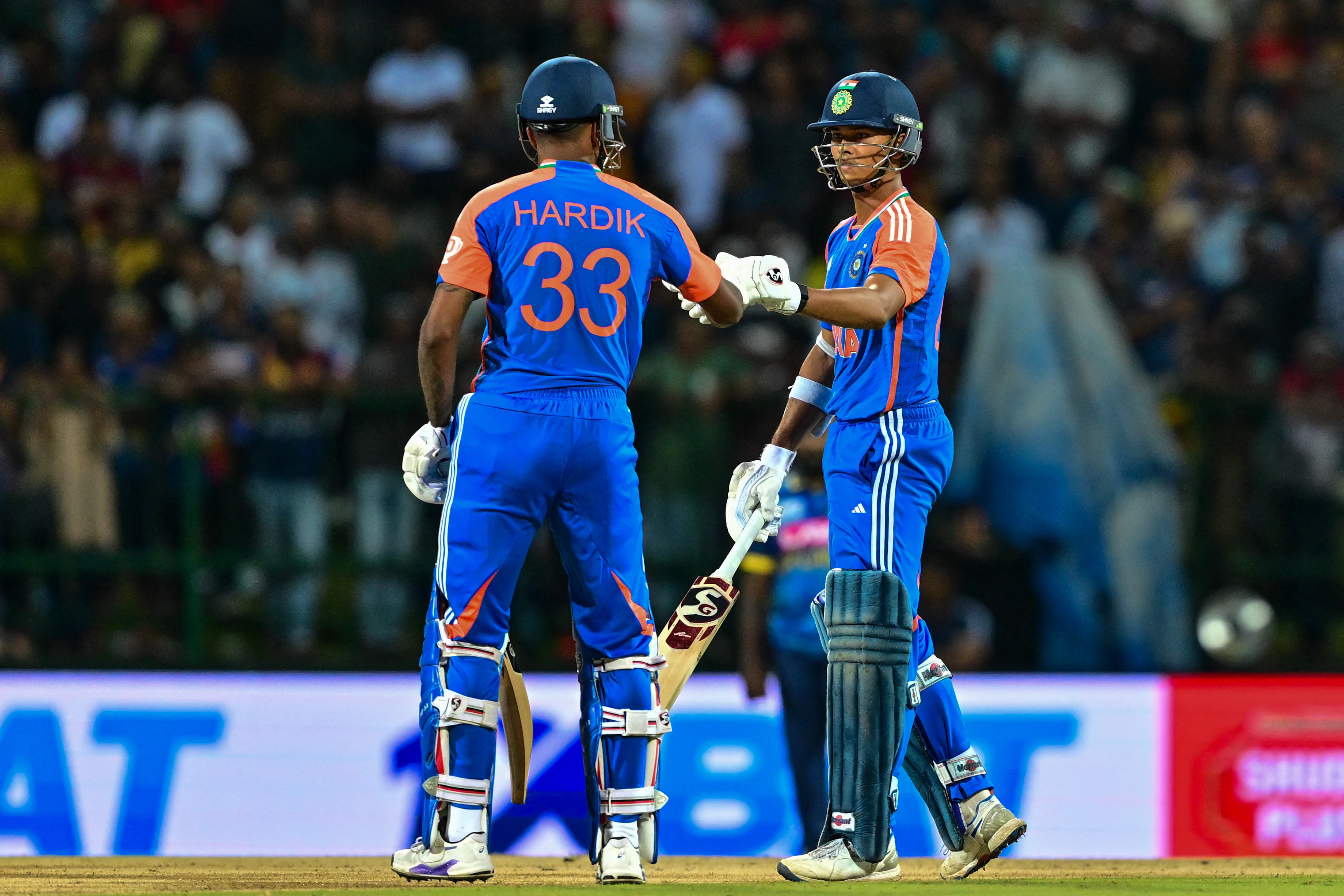 India clinch series in rain-hit T20 after Sri Lanka collapse