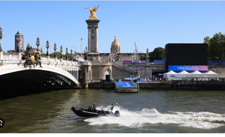 Olympic organisers cancel second day of triathlon training in Seine over pollution