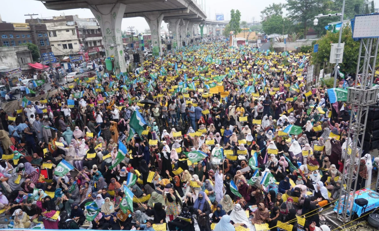 JI sit-in day 4: Women members join protest