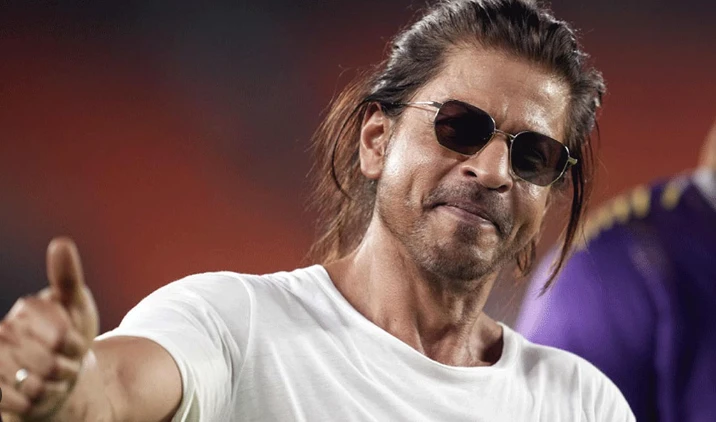 Shah Rukh Khan hurries to USA for eye treatment