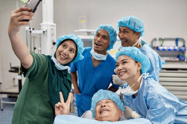 Khairpur Hospital emergency ward’s staff making TikTok instead of treating patients