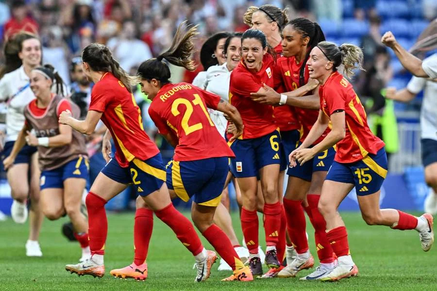 Spain secures semifinal spot alongside USA after narrow victory over Colombia