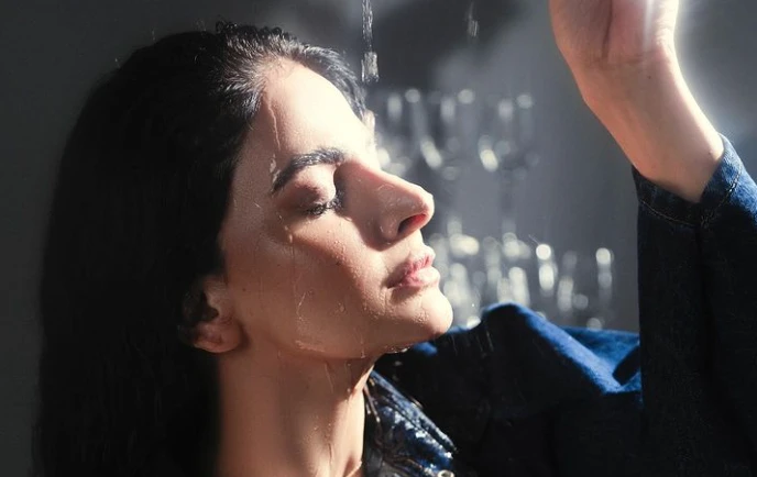 Water droplets on face: What Saba Qamar's latest photoshoot reveals?