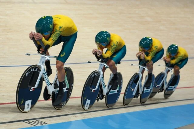 Aussie cyclists set new world record in men's team pursuit at Olympics