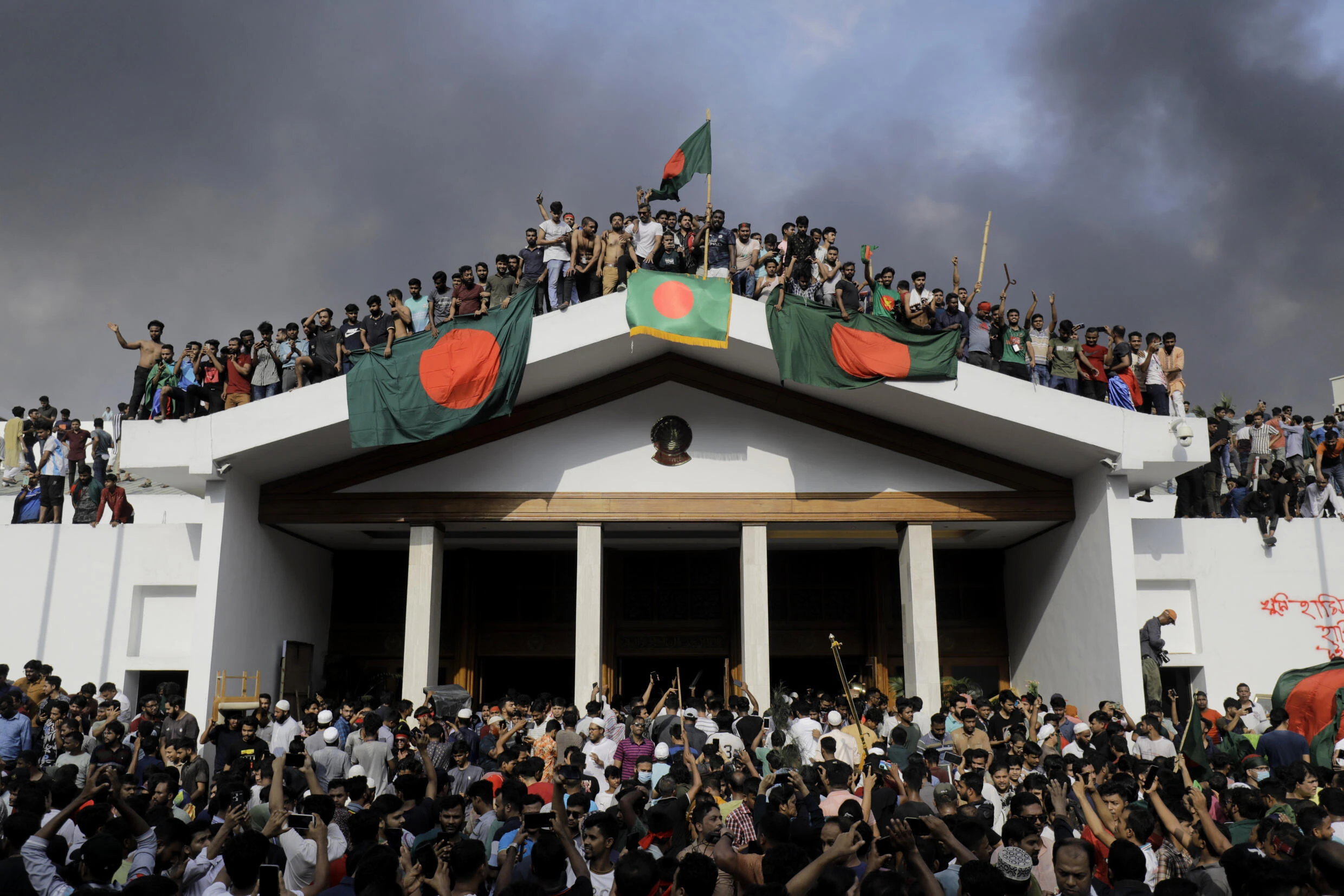 Nobel winner Dr. Yunus urged by students to lead Bangladesh as Hasina flees