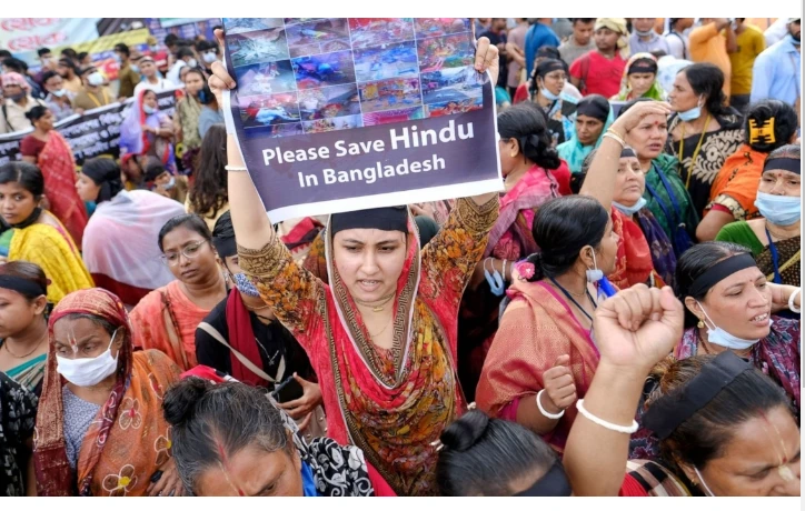 Hundreds of Bangladeshi Hindus try to cross into India