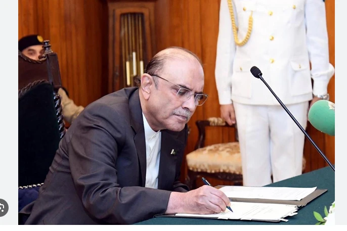 President Zardari signs Elections Act (Amendment) Bill into law