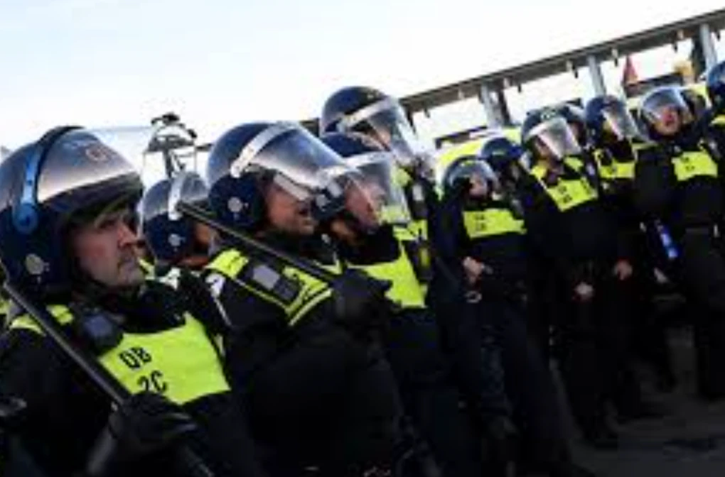 Thousands of riot police on standby as UK fears more riots