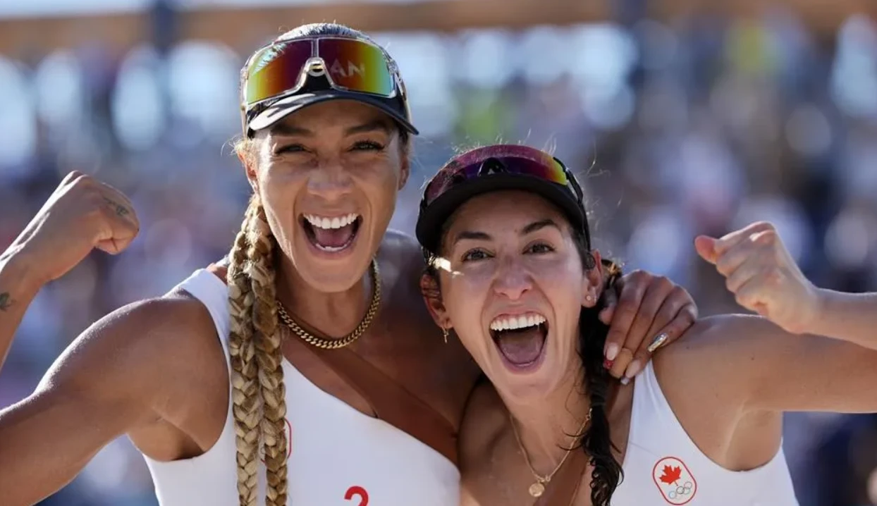 Canadian pair fight back to reach Olympics beach volleyball final