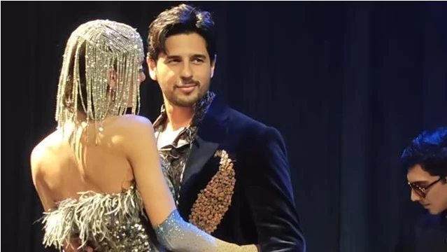 Sidharth Malhotra turns “UNCOMFORTABLE” with female model’s hot actions on stage