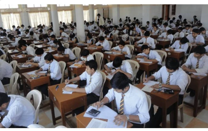 Thousands seek paper rechecking after 9th class result announced in Lahore