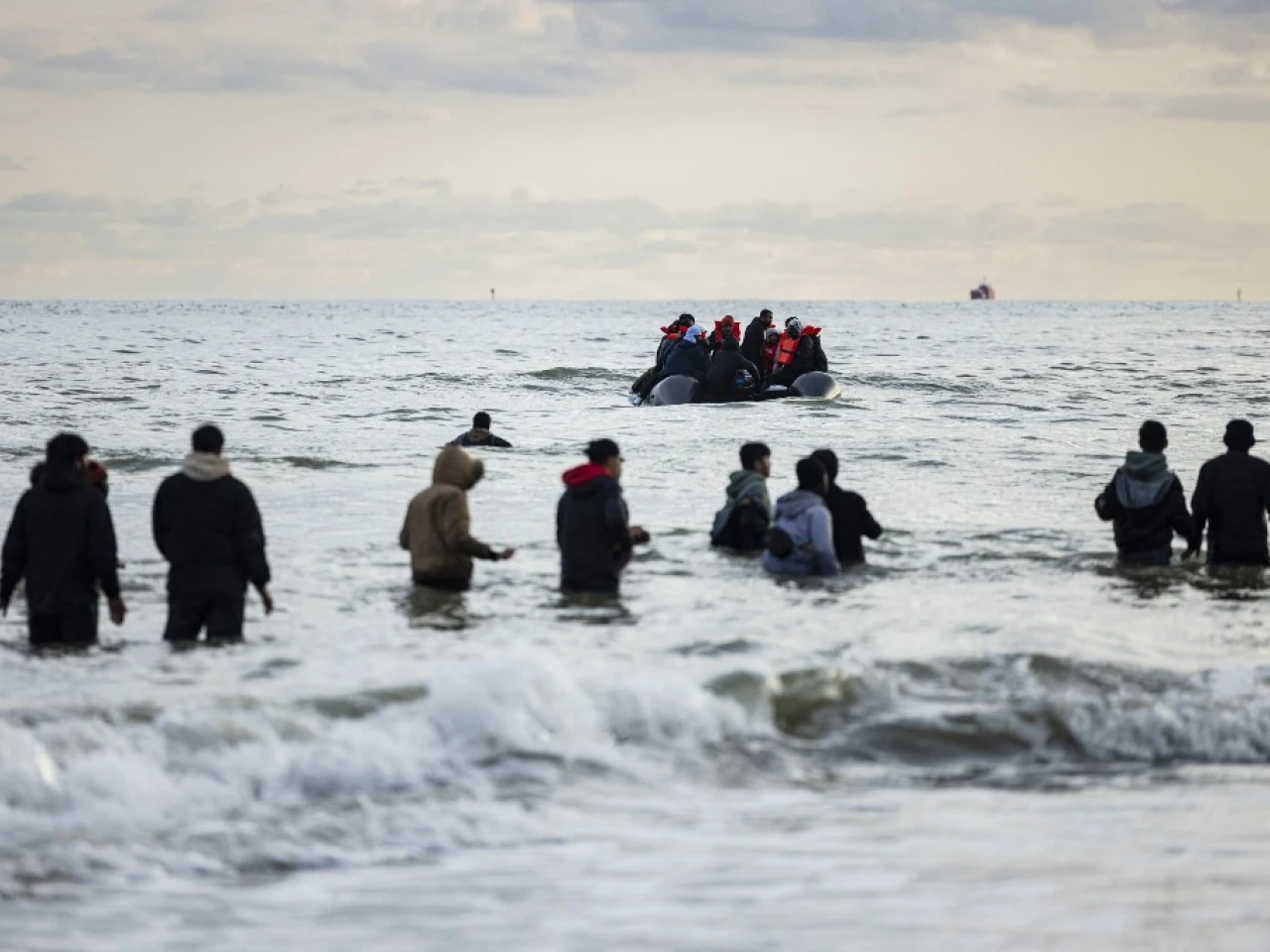 Two migrants lose lives in channel crossing to Britain