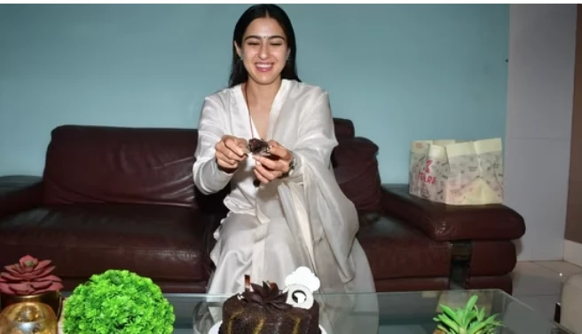 A moment of love: Sara Ali Khan receives gratifying birthday surprise from paparazzi  