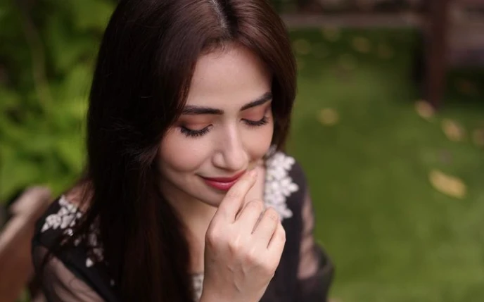 Sana Javed shares new video for haters 