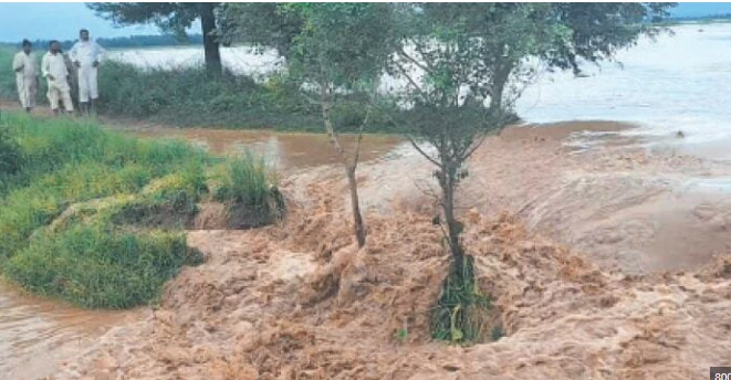 Heavy downpours wash away roads, inundate villages in Narowal