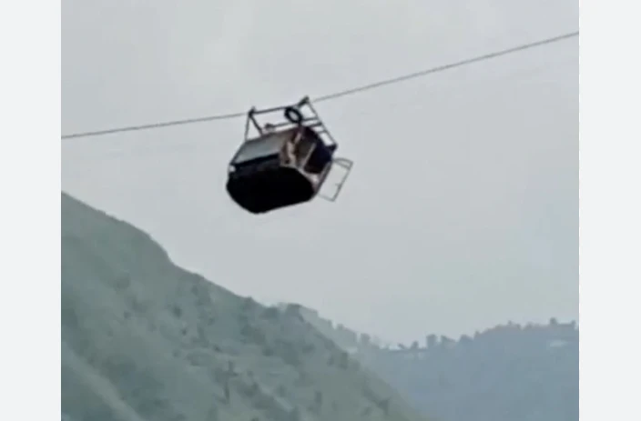 Chairlift snapped, fell into river in Mansehra