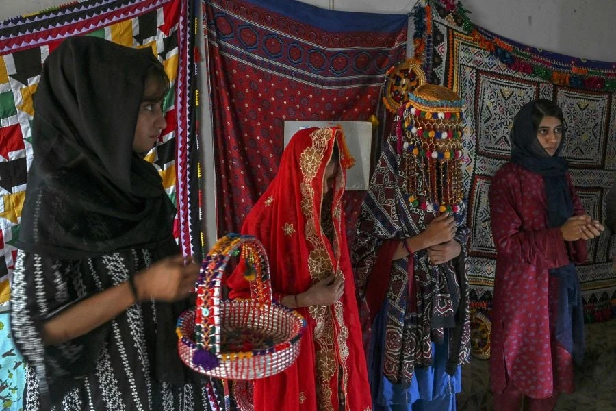 'Monsoon brides': Extreme weather fuels Pakistan child marriages