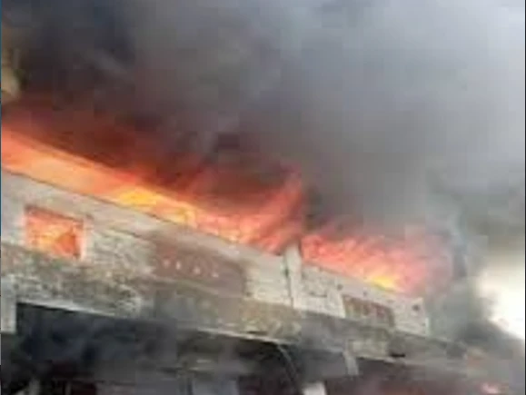 Fire breaks out in Neelum Valley market