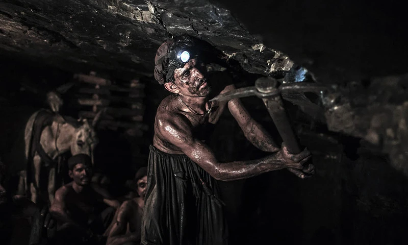 Coal miner dies of suffocation in Harnai