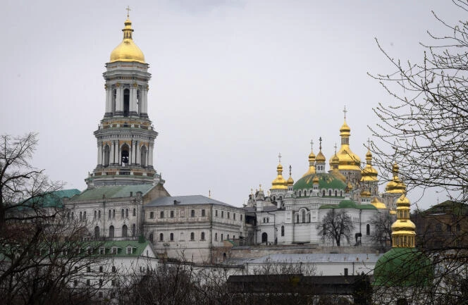 Ukraine lawmakers vote ban on Russia-linked orthodox church amid tensions